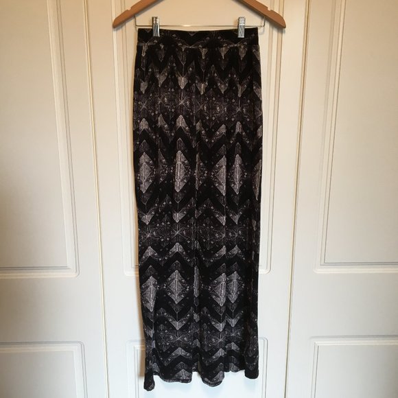 UO Ecoté Boho Maxi skirt black/grey pattern size S - Picture 1 of 4
